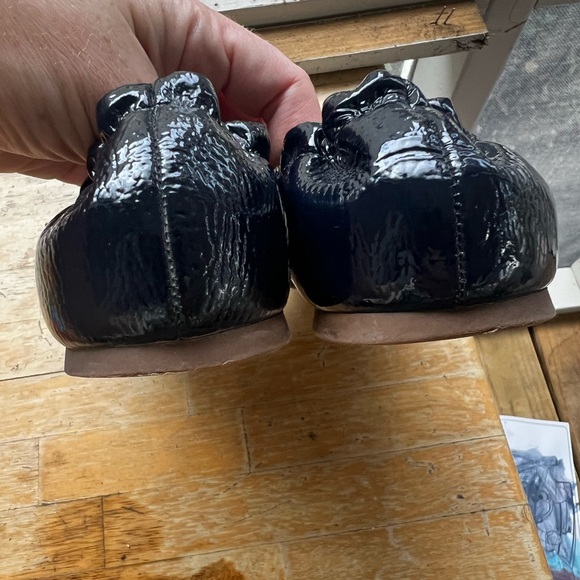 Tory Burch Blue and Gold Flats with Rounded Toe and Slip-On Style - Picture 6 of 7